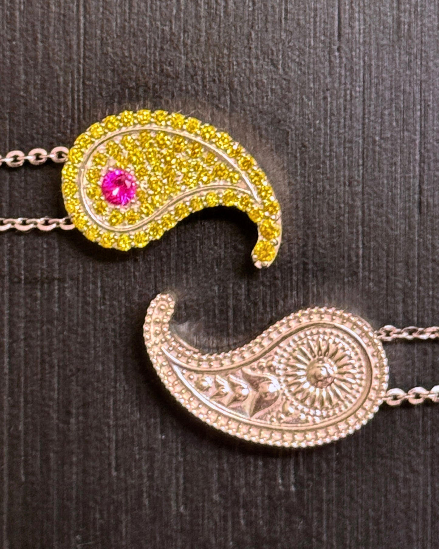 Paisley Pendant 101 - Paisley